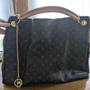 Louis Vuitton Artsy mm bag